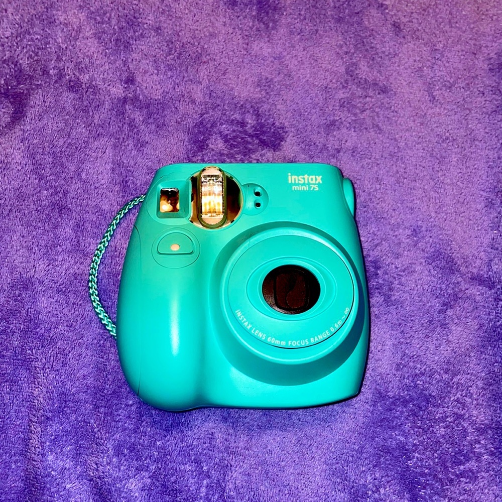 Instaxmini 7S Teal. Comes with film, and directions.